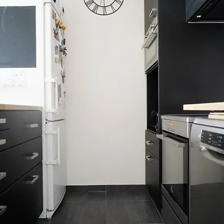 Cosy Apartment In Paris